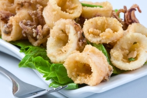Come preparare gustosi e croccanti calamari fritti