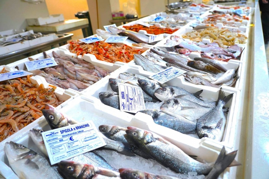 Mangiare pesce secondo la stagionalità come impegno per l’ambiente
