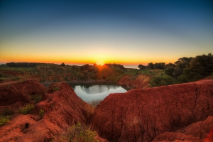 Cave di Bauxite: Il lago rosso nel cuore del Salento